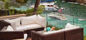 * THE CRYSTAL BAYLuxury bay and see view Villa