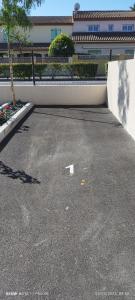 O GECKO MARIN T2 classé entre mer et village à pied