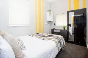 Entire 5 Bed House - Weekly Discounts - By Centre