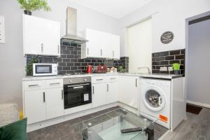 Entire 5 Bed House - Weekly Discounts - By Centre