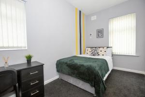 Entire 5 Bed House - Weekly Discounts - By Centre