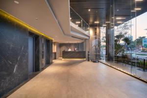 San Marino Boutique Danang - 10 mins to Dragon Bridge & 15 mins to My Khe Beach