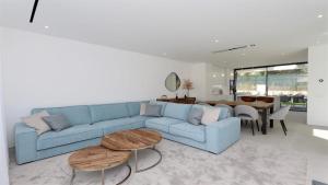 OneSixOne-Cleverdetails, Luxury villa, Sleeps 8 adults 2 children, Private pool and Jacuzzi