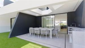 OneSixOne-Cleverdetails, Luxury villa, Sleeps 8 adults 2 children, Private pool and Jacuzzi