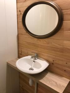 Sejours chez l'habitant Chambre atypique dans une cave voutee avec petit dejeuner : photos des chambres