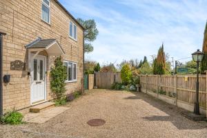 Elvington Cottage - Family-friendly cheerful house at the heart of the Cotswolds