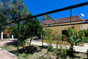 Tonys Garden House