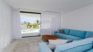 OneSixOne-Cleverdetails, Luxury villa, Sleeps 8 adults 2 children, Private pool and Jacuzzi