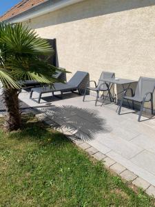 Studio indépendant avec piscine et jardin