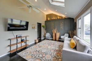 North Babylon Home, Near Belmont Lake State Park!