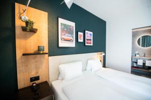 Ascona Lodge, Pool & Garden Retreat