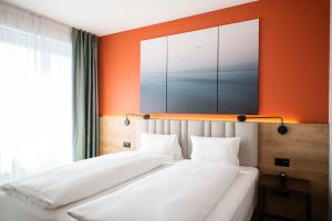 Ascona Lodge, Pool & Garden Retreat