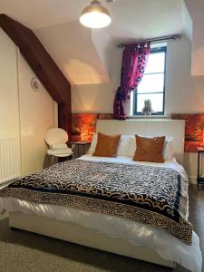 Double Room with Garden View room in The Crown Lodge & Restaurant