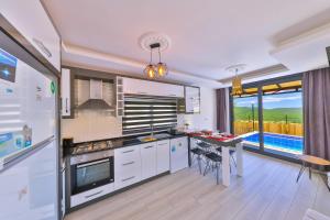 Luxury Villa Meri with Pool and Jakuzi in Kaş