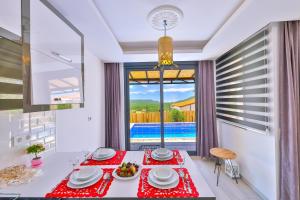 Luxury Villa Meri with Pool and Jakuzi in Kaş
