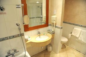 Executive Double Room room in Swindon Blunsdon House Hotel BW Premier Collection