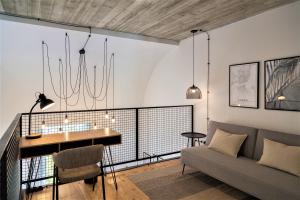 FLH Intendente Modern Mezzanine with Balcony