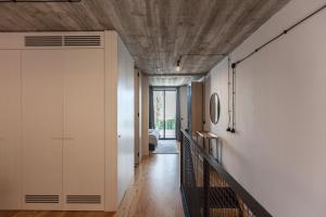 FLH Intendente Modern Mezzanine with Balcony