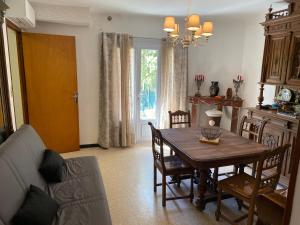 Appartement F3 de 60 m² au rez de chaussée dune villa