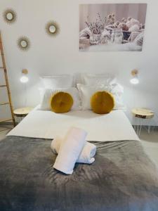 Le Quartz Tresum in a modern residence near the lake garage included