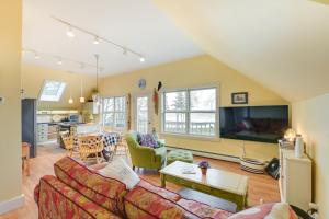 Waterfront Deer Isle Apartment with Fire Pit
