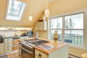 Waterfront Deer Isle Apartment with Fire Pit