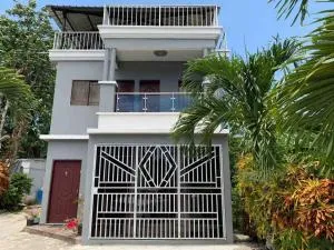 Casa Linda - 10 mins from Beach & Lagoon with AC & Free Parking - Villa de Hostos