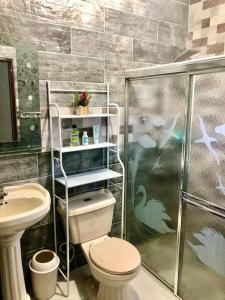 Casa Linda - 10 mins from Beach & Lagoon with AC & Free Parking