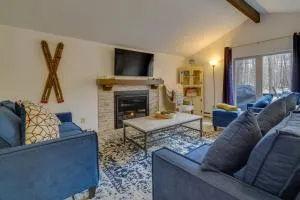 Pet-Friendly Pocono Lake Home with Fire Pit and Deck! - Thornhurst