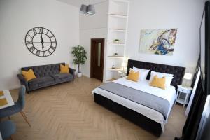 ALEXANDER FLAT_ALECSANDRI