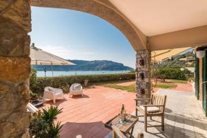 La terrazza tra cielo e mare
