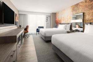 Guest room, 2 Queen room in Courtyard Austin Downtown/Convention Center
