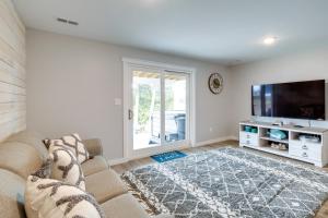 Hot Tub and Games! Lakefront Traverse City Retreat