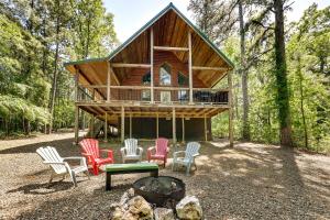 Pet-Friendly Broken Bow Cabin w/ Fire Pit!