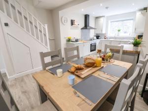 4 Railway Terrace