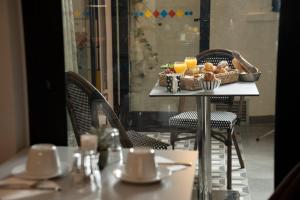 Hotels Hotel Du Mont Dore Batignolles : photos des chambres