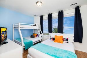 Beautiful Newly Updated Townhome Sleeps 10
