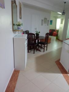 Appartement 2 chbres Piscine Renove Veranda Gde Terasse Vue panoramique Au bord de mer Sur corniche de Tanger A proximité de la plage