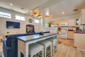 Luxe Pasadena Casita with Fireplace and Grill - La Crescenta