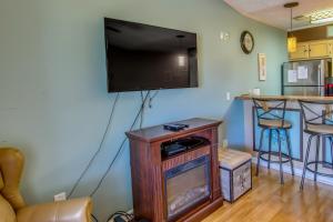 Little River Condo with Community Pool and Hot Tub!