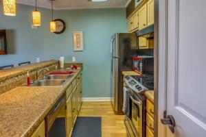 Little River Condo with Community Pool and Hot Tub!