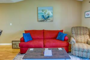 Little River Condo with Community Pool and Hot Tub!