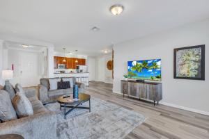 4816 Cayview Ave #306