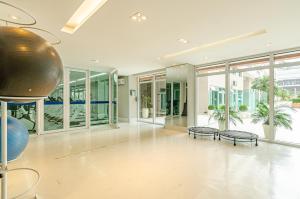 Duplex Incrível, 2 Quartos, varanda, 2 vagas Batel by UROOMS