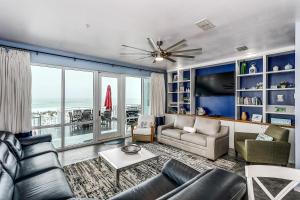 Four-Bedroom Apartment room in 477 Fort Pickens Rd.
