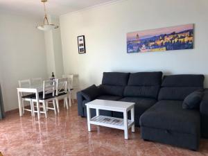 La Roca-Mediterráneo Views, 8th Floor-New Kitchen- POOL- Parking-Air Conditioning, Ceiling Fans & Free WIFI