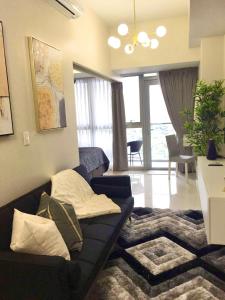 New & Modern Cozy 1BR w Balcony@BGC, WiFi 300MBPS