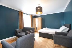 Spacious 4BR City Centre Apartment w Free Parking