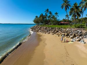 ABSOLUTE BEACH FRONT MACKAY - Blue Pacific