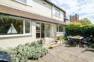 Turret House, Thorpeness - Close to the beach, Thorpeness Lake , Thorpeness Hotel, Golf and Country Club - Aldeburgh Coastal Cottages